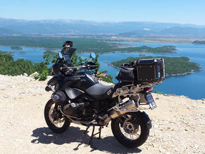 Ταξίδεψε μέχρι το Μαυροβούνιο με την αγαπημένη του μοτοσικλέτα…